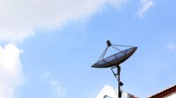 TV satelitor pa një tarifë abonimi për dacha